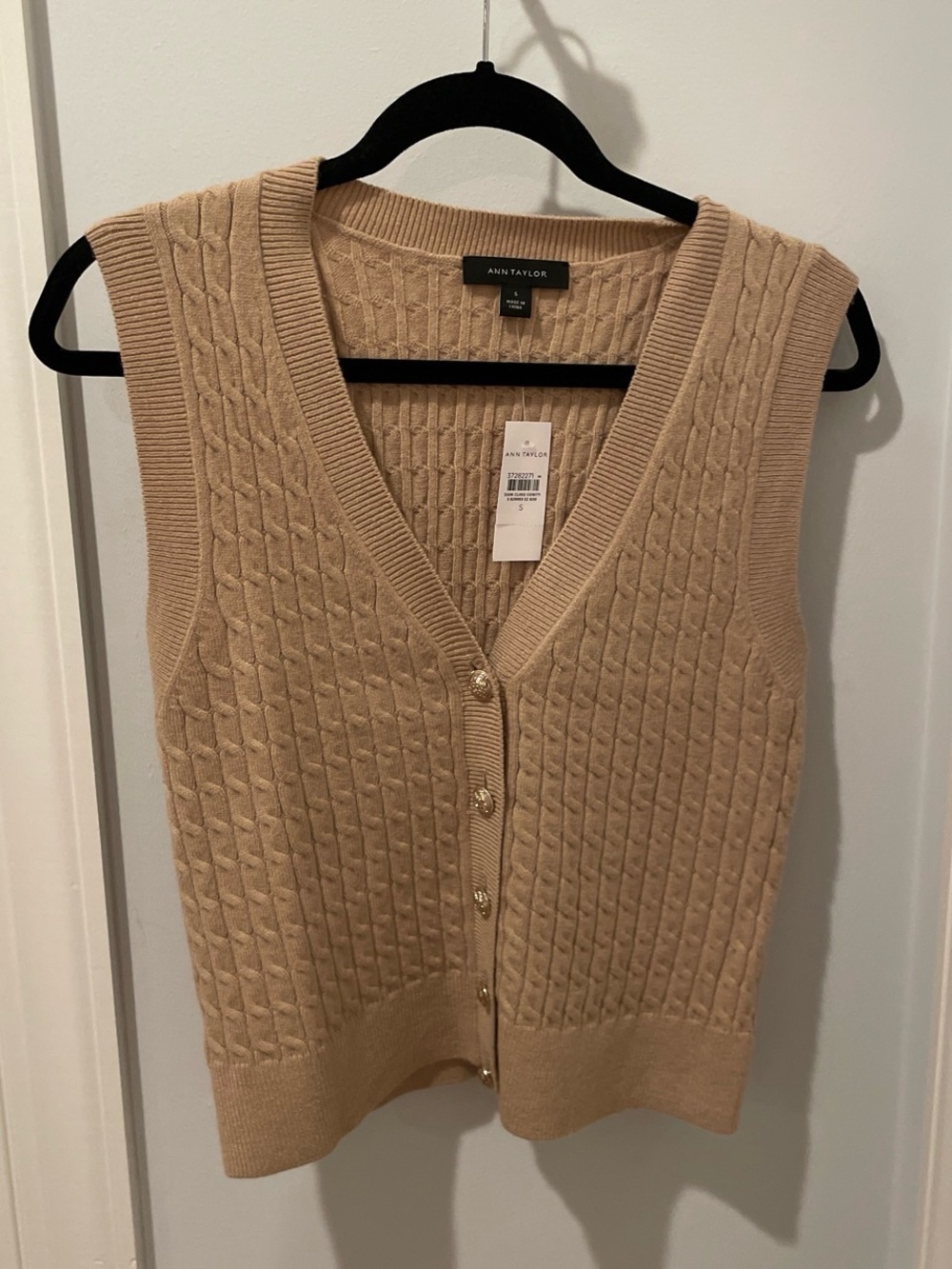 NWT Ann Taylor Cable Knit Sleeveless Vest - Camel size small